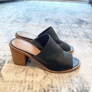 CHINESE LAUNDRY Black Carlin Mule